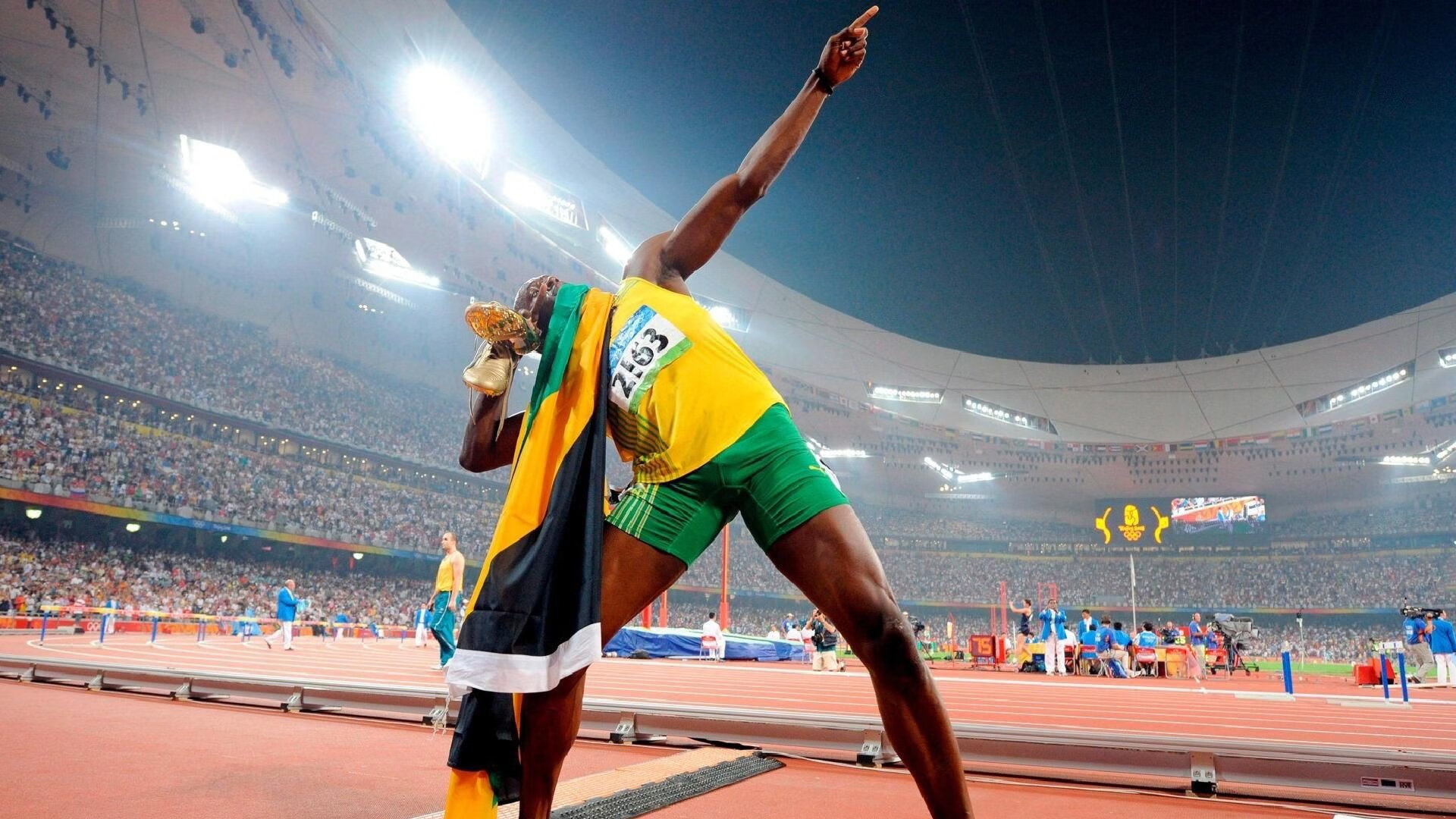 纳达尔重要时刻锐不可当,西班牙队带队取胜!赛场气氛高涨