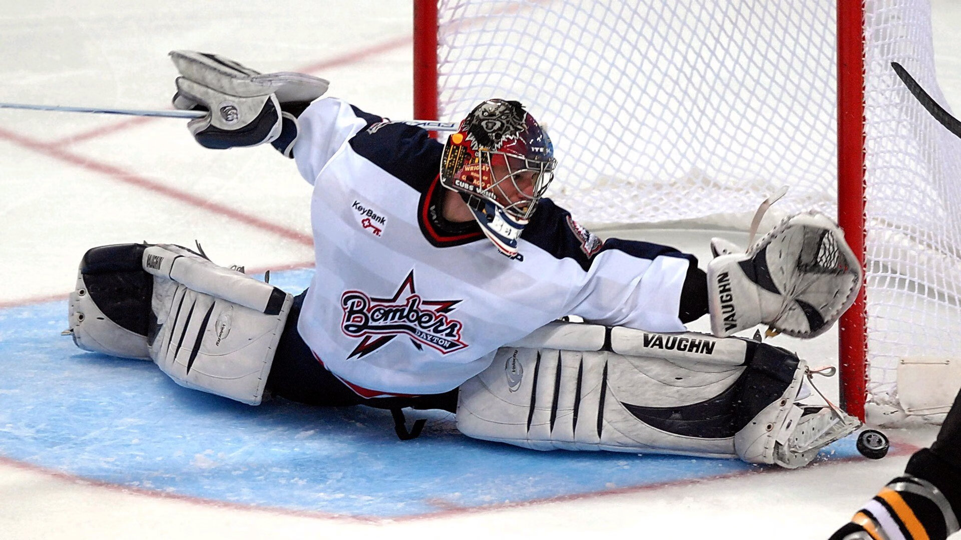 塔图姆意外战胜TES,比赛局势复杂引爆全场!赛场气氛高涨